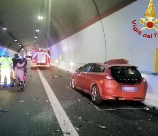 Incidente in galleria in autostrada- un morto ed un ferito