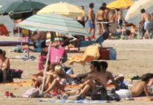Adesca tre bambine in spiaggia – 50enne rischia linciaggio
