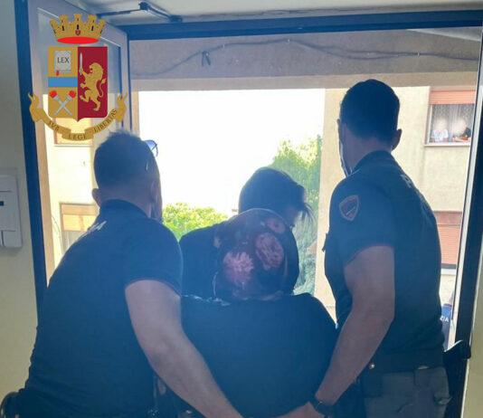 Reggio – agenti Polizia salvano coppia anziani intrappolata in casa in fiamme