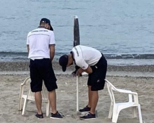 Spiagge occupate abusivamente da ombrelloni e lettini: eseguito sgombero