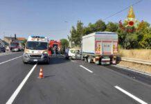 Incidente su Ss 106 – scontro tra auto e camion: un morto