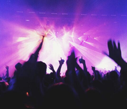 Organizzano COVID party per contrarre virus ma finiscono in ospedale