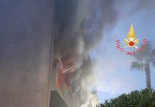 Incendio distrugge appartamento palazzina – 6 famiglie evacuate