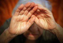 Maltratta parente anziana per impossessarsi della casa – allontanata