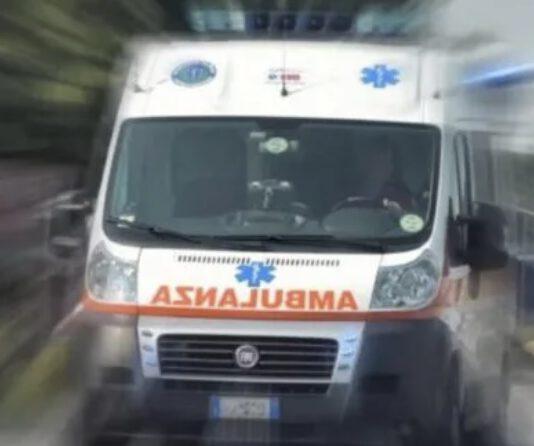 Grave incidente, coinvolte 4 auto: un morto e tre feriti