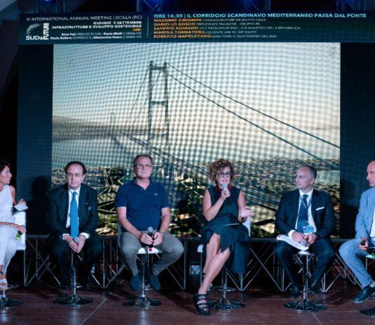 Ponte sullo Stretto e innovazione tecnologica: saranno loro il volano del Mezzogiorno? Se n’è discusso nel secondo atto della prima giornata di SUDeFUTURI al Castello Ruffo