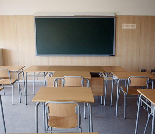 Ritorno a scuola, rischi infezioni da variante nelle aule. Parla l’esperto: “Aprire porte e finestre in alcuni casi non basta più, ma molti depuratori sono tossici. Esistono tecnologie di origine militare che rendono sicuro un ambiente quasi al 100%”