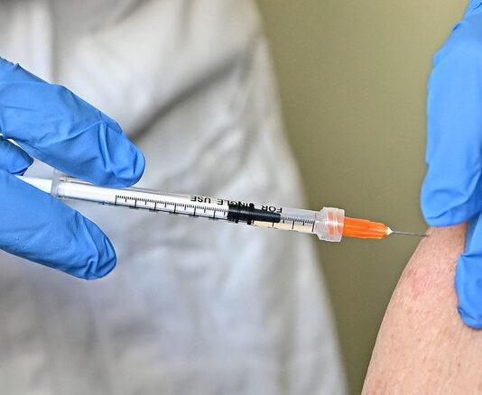 Los Angeles impone vaccino a scuola