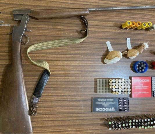 Fucile nascosto sotto coperte – arrestato 42enne