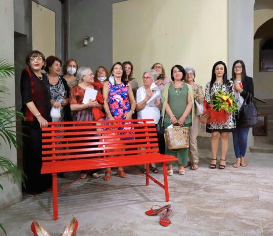 Taurianova: una panchina rossa in memoria di tutte le donne vittime di violenza