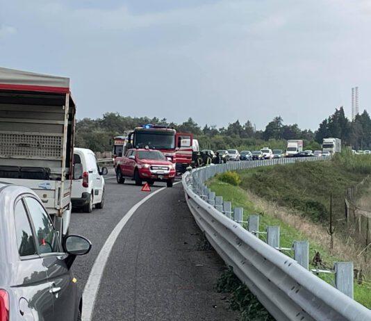 Incidente su SS 106 – scontro tra due auto