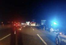 Estratto da auto dopo incidente viene travolto e ucciso da mezzo in transito