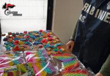 NAS sequestrano in negozio cinese giocattoli “pop it”