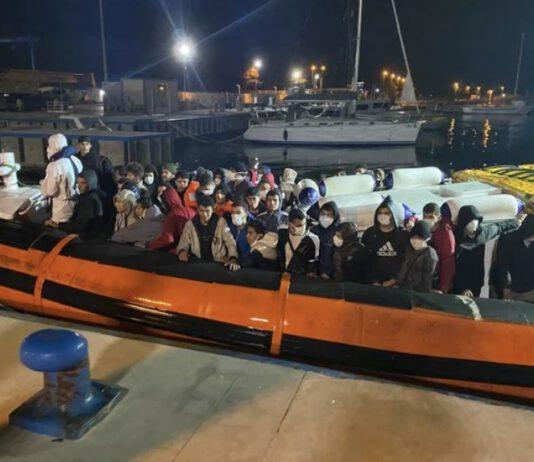 Un altro sbarco migranti a Roccella – arrivati in 88