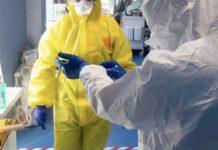 COVID: variante Omicron: trasmissione molto alta ma malattia leggera nei vaccinari