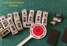 Viaggiava su autobus con 2kg di hashish