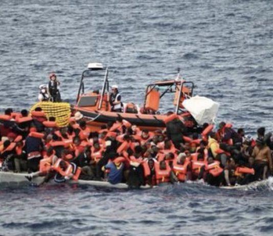 Salvati 200 migranti in pericolo al largo della Calabria.