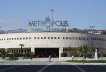 Tentato furto con spaccata in negozio del centro commerciale – ladri volevano rubare cassaforte