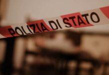 Devono notificarle atto giudiziario su violenze ex, polizia la trova morta in casa