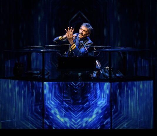 Venerdì 10 dicembre andrà in scena il nuovo spettacolo di Max Mazzotta “Vite di Ginius” al teatro di Badolato