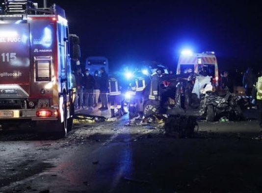 Scontro tra auto e bus – morti 5 ragazzi
