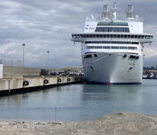 Covid: nave quarantena arrivata a Gioia Tauro con 159 migranti