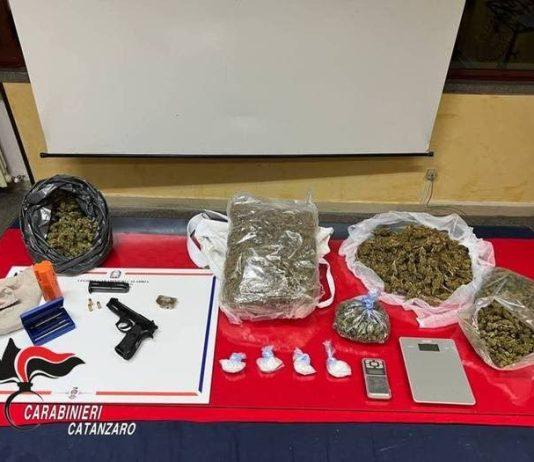 Nascondeva droga e armi in un box – arrestato 31enne