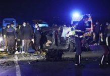 Ragazzi morti in incidente auto contro bus: nessuno aveva patente