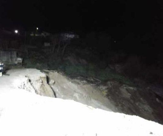 San Calogero – frana minaccia attività commerciali e case. Evacuata famiglia da abitazione