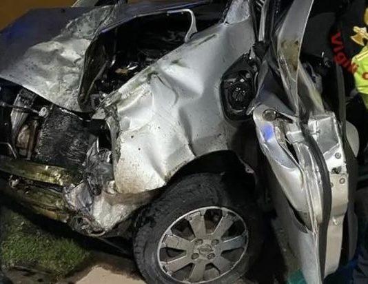 Alla guida dell’auto dei genitori fa incidente: muore 17enne