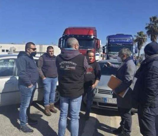 Caro carburanti – protesta autotrasportatori a Rosarno e Gioia