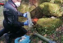 Calabria – due lanciarazzi carichi e funzionanti trovati nascosti tra le rocce