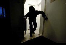 Ladro scoperto in casa cade da balcone – proprietari chiamano soccorsi