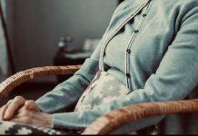 Anziana morta in casa trovata dopo 2 anni seduta su una sedia