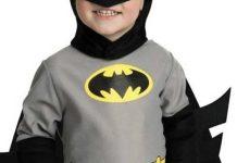 Bimbo di 2 anni scappa di casa nella notte, ai carabinieri ha detto: “Sono Batman”