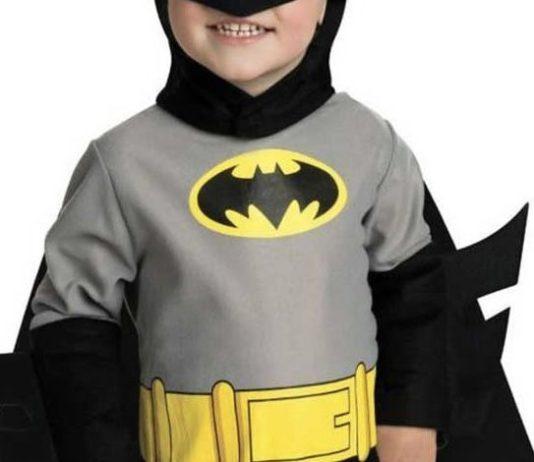 Bimbo di 2 anni scappa di casa nella notte, ai carabinieri ha detto: “Sono Batman”