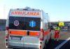 Camionista muore per un malore sull’A2: riesce ad accostare evitando la tragedia Ambulanza autostrada