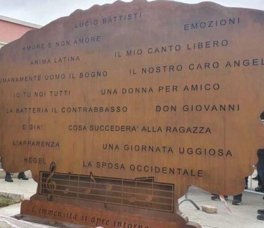 Cosenza – inaugurata scultura dedicata a Lucio Battisti – presente Mogol