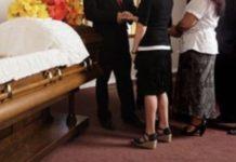 Pubblica la foto della nonna morta su social – rissa tra parenti