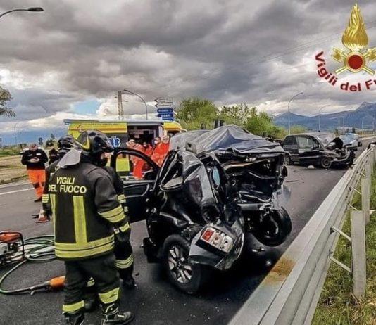 Tragico incidente su Ss 106 – due morti ed un ferito