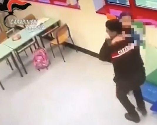 Schiaffi e pizzicotti a bimba disabile – arrestata assistente scolastica