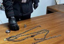 Ventenne segregata in casa per 3 anni e legata con catene – arrestata madre