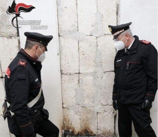 Uccidono un cucciolo di cane a sassate e poi lo bruciano – 3 minori denunciati