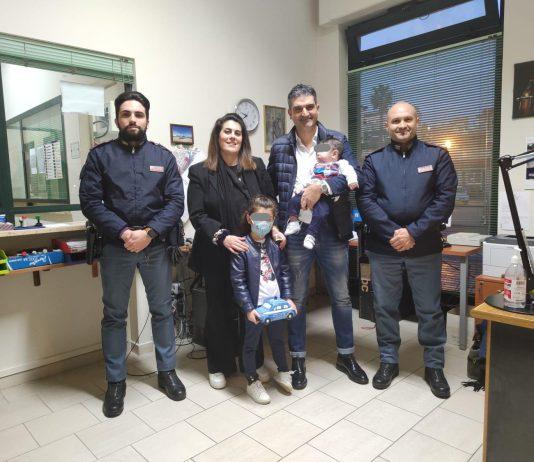 Agenti del Commissariato di Polistena soccorrono un neonato in gravi condizioni di salute, il grazie dei genitori