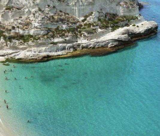 Avverte malore mentre fa il bagno – turista muore a Tropea