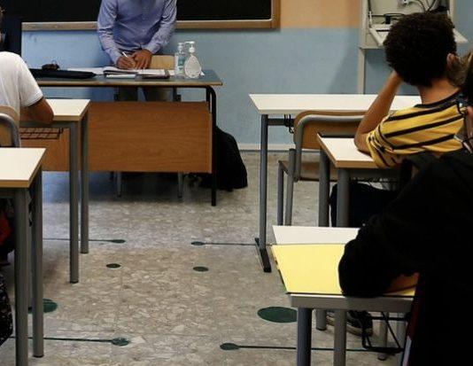 Scuola, Sasso: “Togliere l’obbligo delle mascherine in classe”