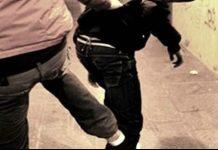 Calabria – Giovane 16enne picchiato a sangue dallo zio perché gay: “Non vogliamo ricch…. nella nostra famiglia”