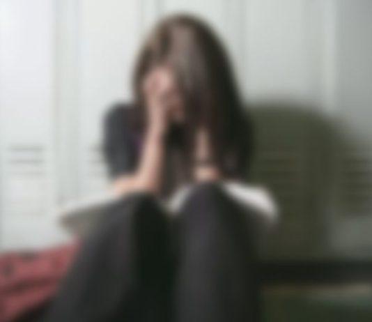 Picchia la moglie davanti figlio minore – divieto di avvicinamento