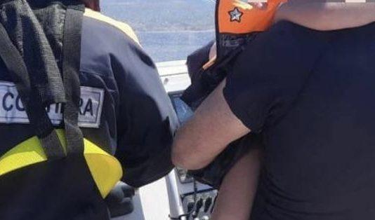 Calabria – bimba di 4 anni alla deriva in mare su un canotto: salvata da Guardia Costiera