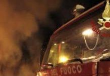 Bussa di notte in canonica e incendia auto del sacerdote – denunciato